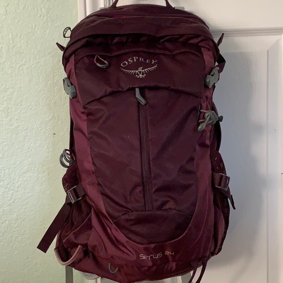 OSPREY Handbags - OSPREY Sirrus 24 Backpack, Plum/Purple